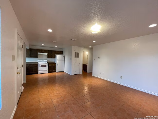 1721 Quintana Rd San Antonio, TX 78211 photo 4