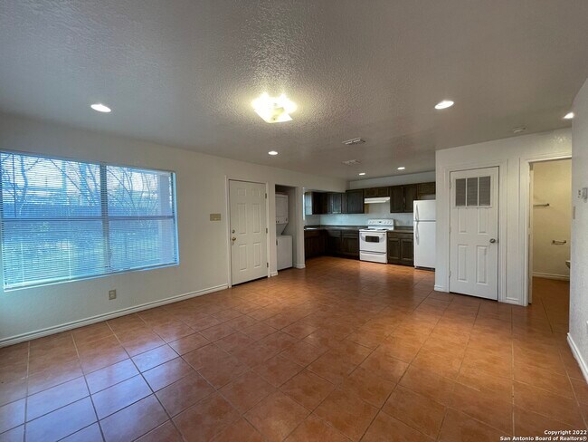 1721 Quintana Rd San Antonio, TX 78211 photo 5