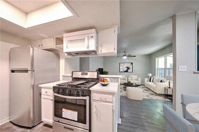 8602 Fireside Dr Austin, TX 78757 photo 5
