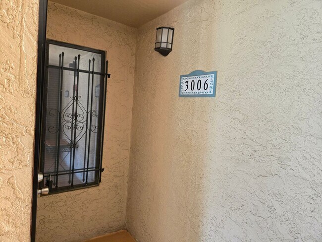 18811 N 19th Ave Phoenix, AZ 85027 photo 2