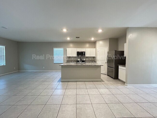 6511 W Magdalena Ln Phoenix, AZ 85339 photo 4