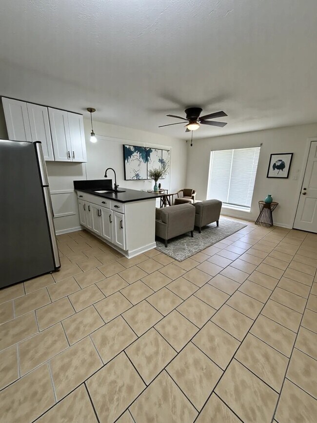 7610 Red Robin Lane, Houston, TX 77075 photo 5