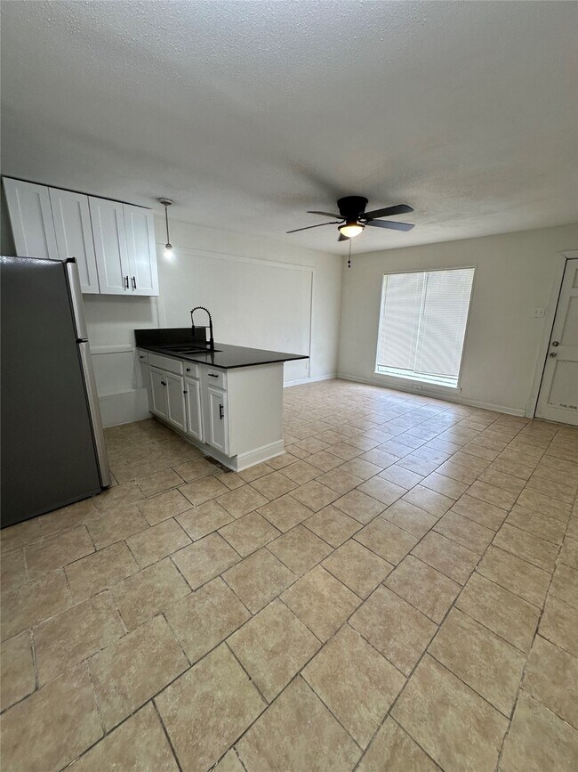 7610 Red Robin Lane, Houston, TX 77075 photo 4