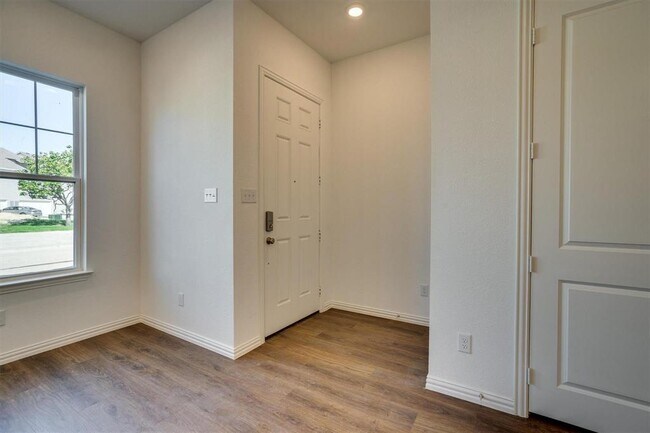 9935 Schramm Street, Irving, TX 75063 photo 3