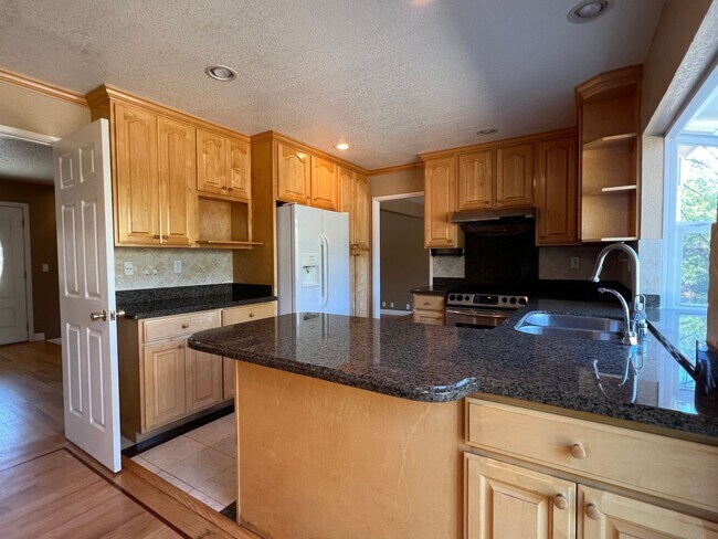 Immaculately Remodeled 5 Bedroom 2.5 Bath Almaden Gem photo 5