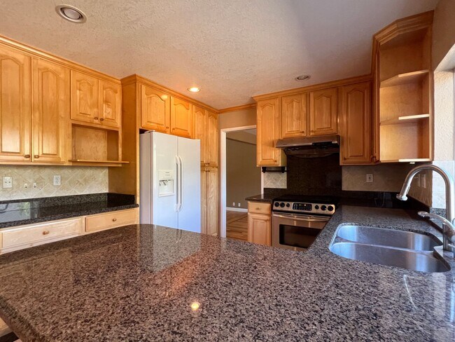 Immaculately Remodeled 5 Bedroom 2.5 Bath Almaden Gem photo 4