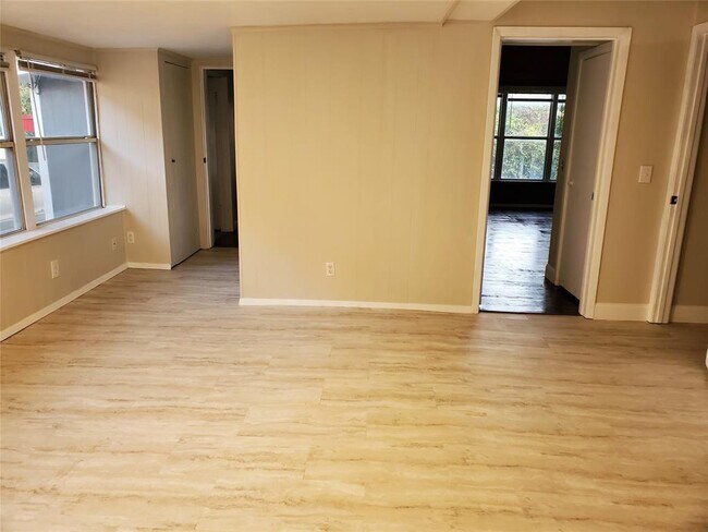 101 East Hallsell Street, Decatur, TX 76234 photo 4