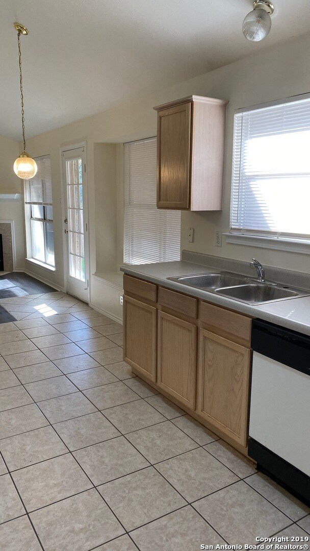 15214 Spring Ranch San Antonio, TX 78247 photo 4