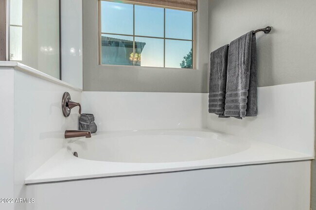 6770 S Tucana Ln Gilbert, AZ 85298 photo 4