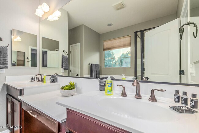 6770 S Tucana Ln Gilbert, AZ 85298 photo 3