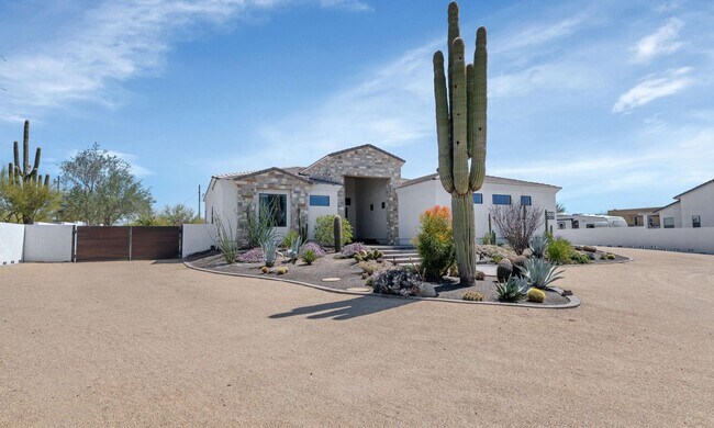6133 East Dixileta Drive, Cave Creek, AZ 85331 photo 2