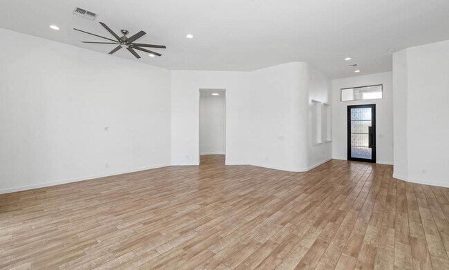 6133 East Dixileta Drive, Cave Creek, AZ 85331 photo 3