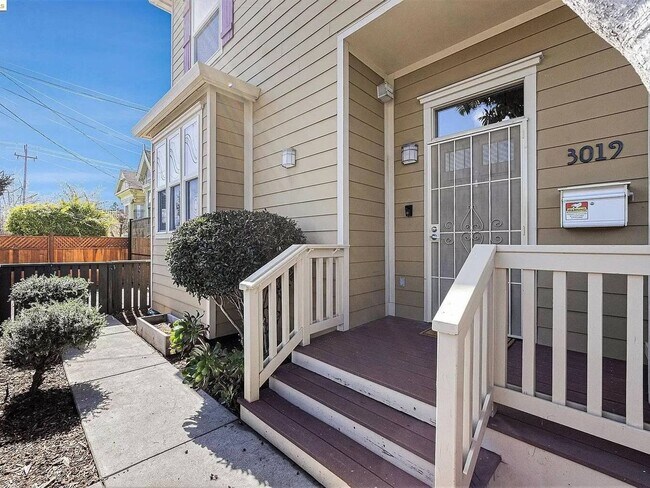 3 Bedroom UNFURNISHED House in Oakland photo 3