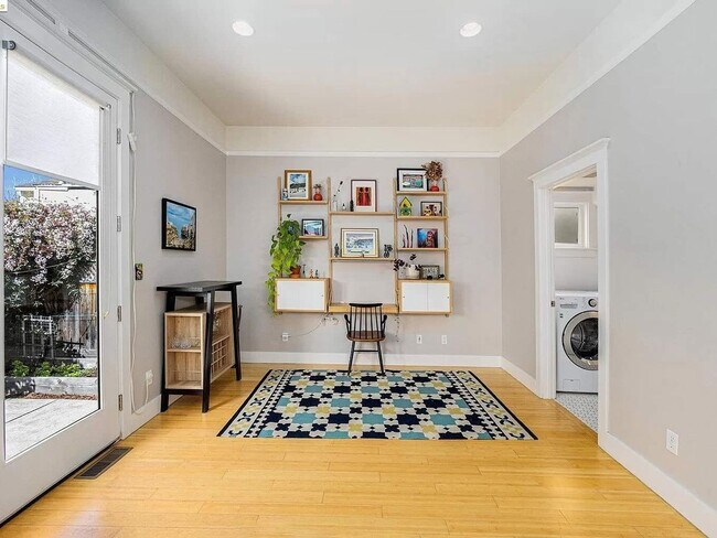 3 Bedroom UNFURNISHED House in Oakland photo 5