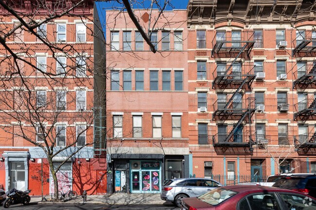 133 Norfolk St New York, NY 10002 photo 5