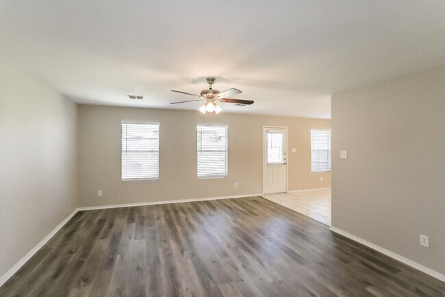 6945 Meadow Way Ln Fort Worth, TX 76179 photo 5