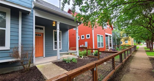 1601 Miriam Ave Austin, TX 78702 photo 2