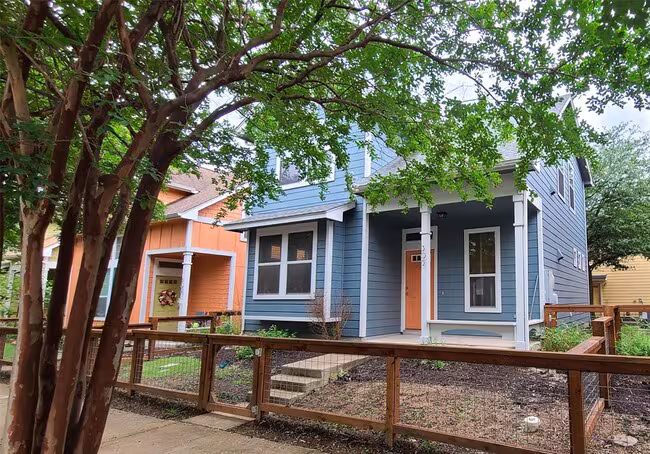 1601 Miriam Ave Austin, TX 78702 photo 3
