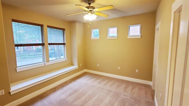 1601 Miriam Ave Austin, TX 78702 photo 5