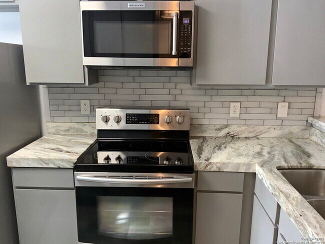 11815 Vance Jackson Rd San Antonio, TX 78230 photo 3
