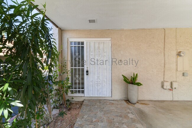 4931 N 42nd Way photo 5