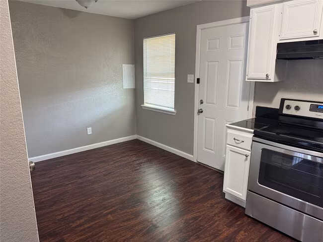 357 NW Newton Dr Burleson, TX 76028 photo 2