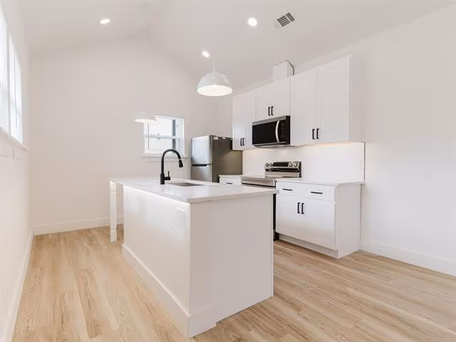 1007 Strickland St Dallas, TX 75216 photo 4