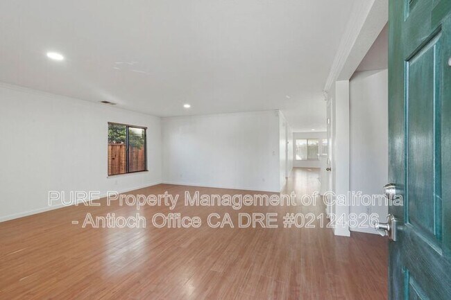 4572 Emerald Way, Antioch, CA 94531 photo 4