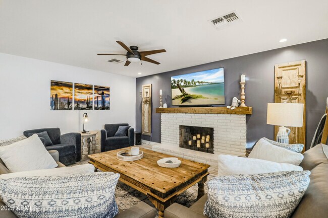 8501 E Jackrabbit Rd Scottsdale, AZ 85250 photo 3