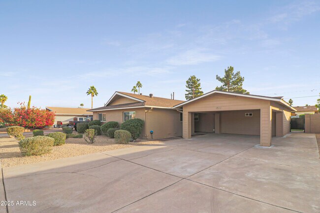 8501 E Jackrabbit Rd Scottsdale, AZ 85250 photo 2