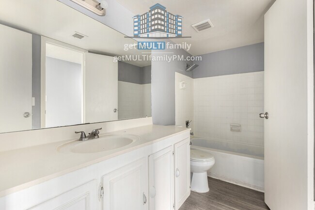 2413 W Hazelwood St Phoenix, AZ 85015 photo 2