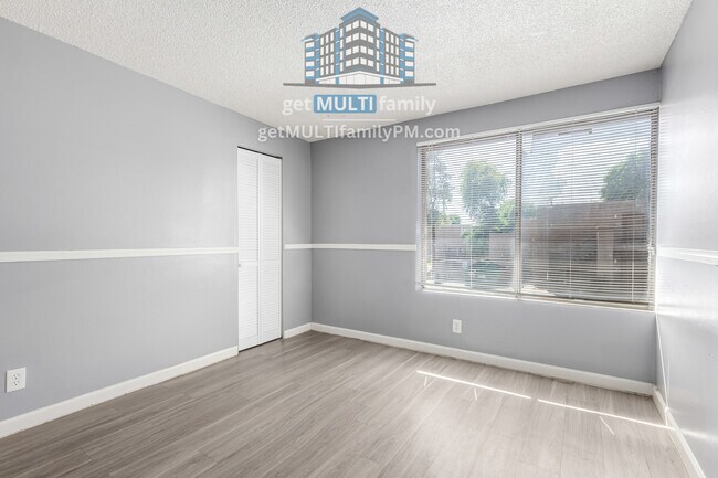 2413 W Hazelwood St Phoenix, AZ 85015 photo 4