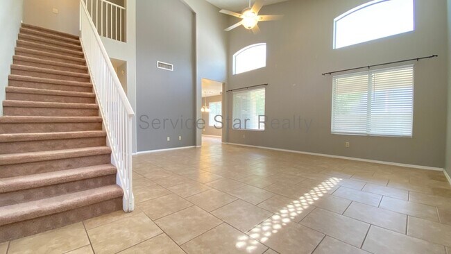 7431 W Louise Dr photo 4