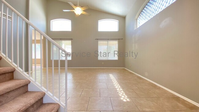 7431 W Louise Dr photo 5