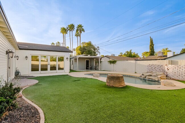 5328 E Pinchot Ave Phoenix, AZ 85018 photo 3