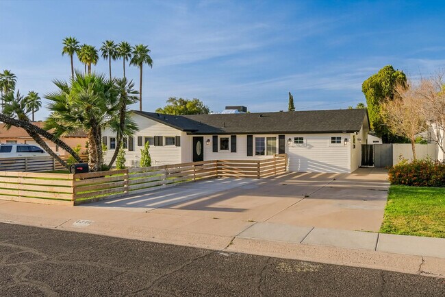 5328 E Pinchot Ave Phoenix, AZ 85018 photo 2