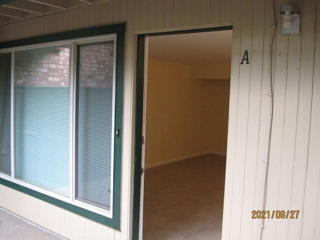1551 NW 54th St Seattle, WA 98107 photo 3