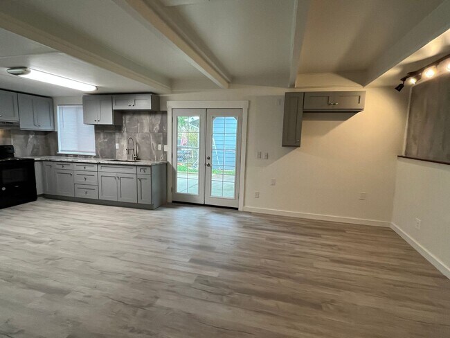 1335 Bradley St Bremerton, WA 98310 photo 4