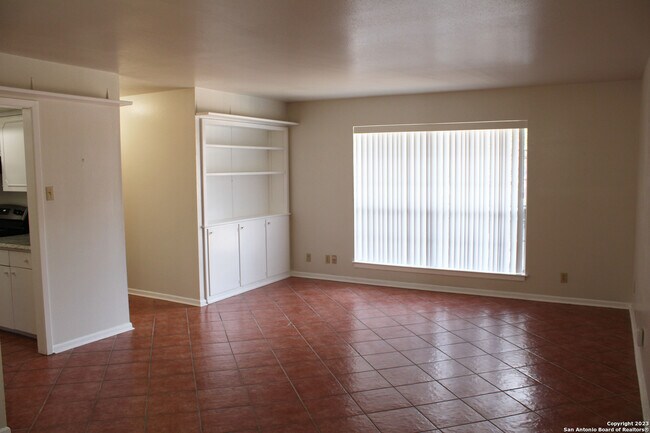 8401 N New Braunfels Ave San Antonio, TX 78209 photo 4