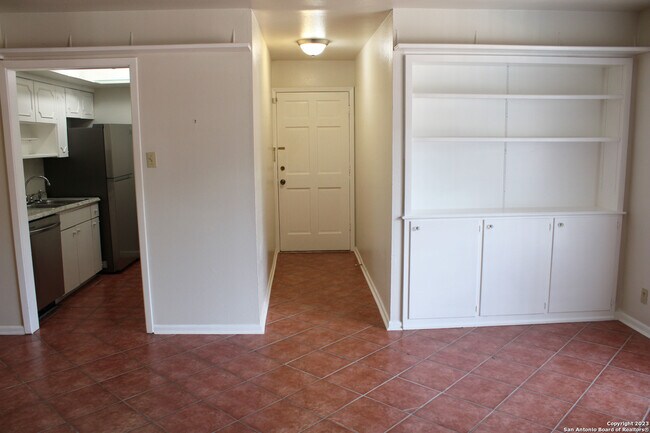8401 N New Braunfels Ave San Antonio, TX 78209 photo 5