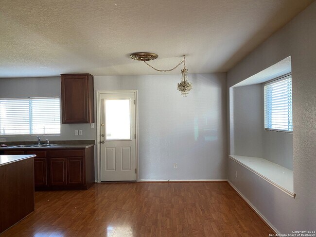 8719 Laguna Rio San Antonio, TX 78251 photo 4