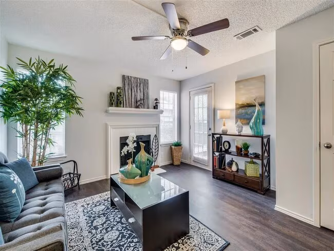 7610 Cameron Rd Austin, TX 78752 photo 3