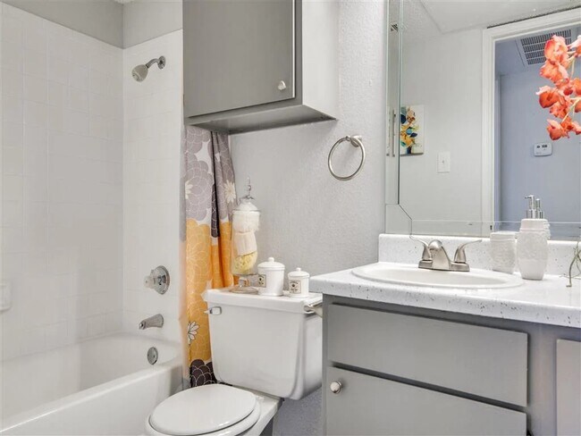 7610 Cameron Rd Austin, TX 78752 photo 5