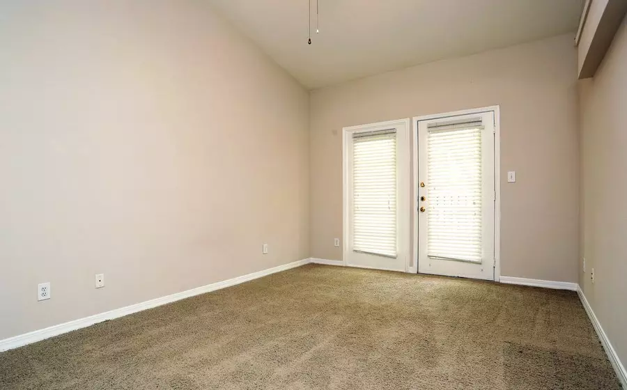 4057 Beltway Drive, Addison, TX 75001 photo 2