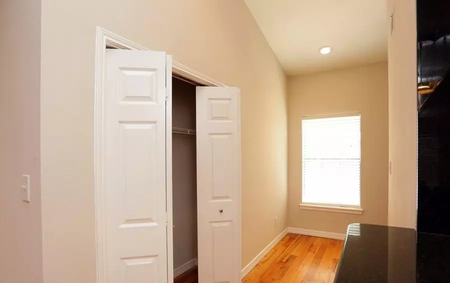 4057 Beltway Drive, Addison, TX 75001 photo 4