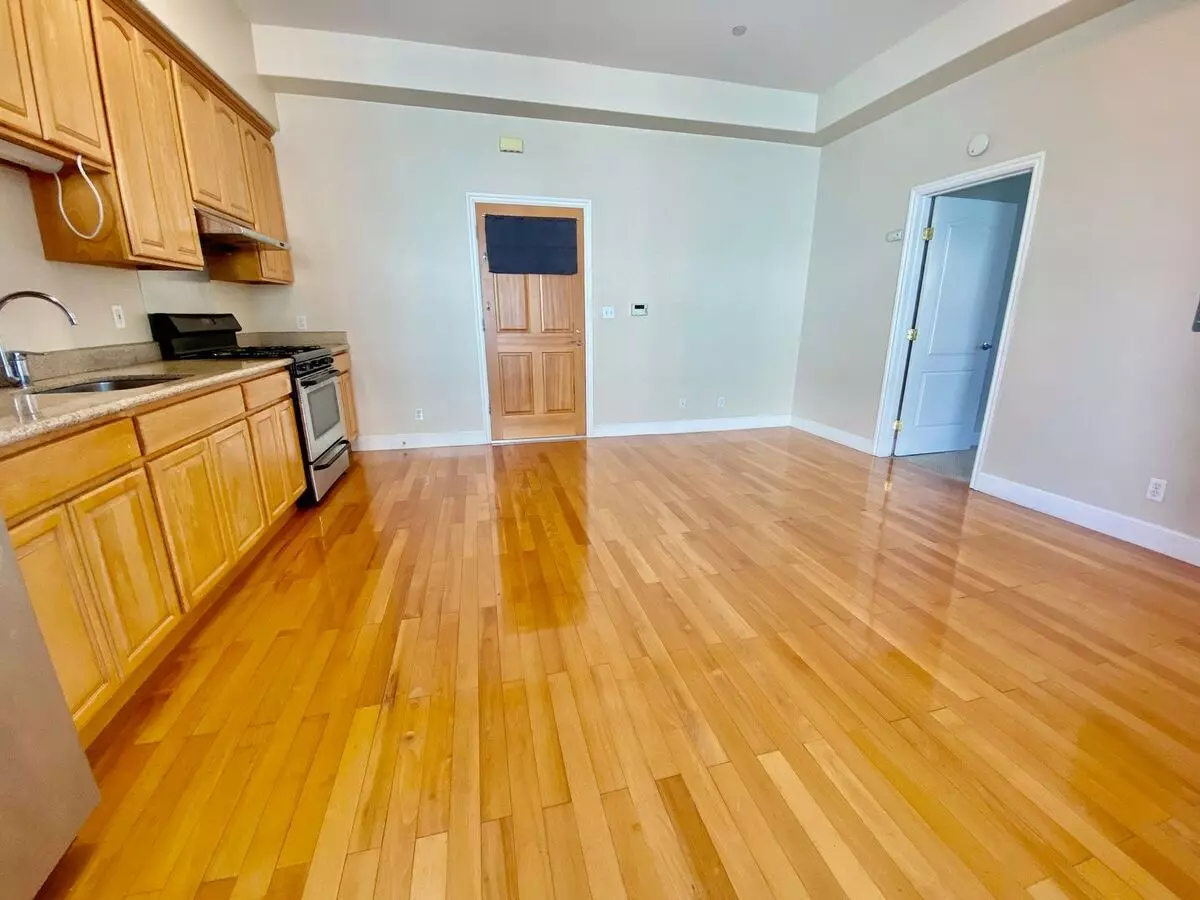 1013 Fair Oaks Ave. photo 3