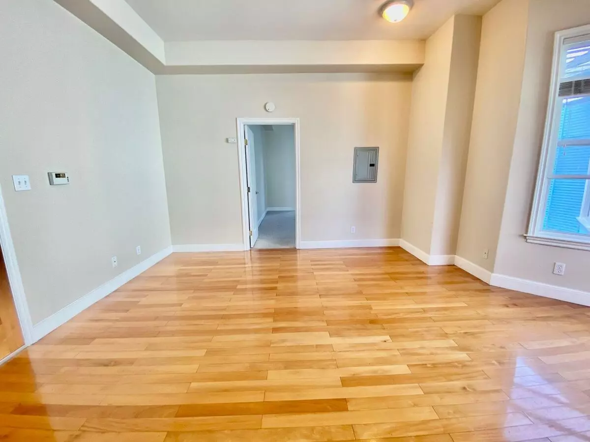 1013 Fair Oaks Ave. photo 5