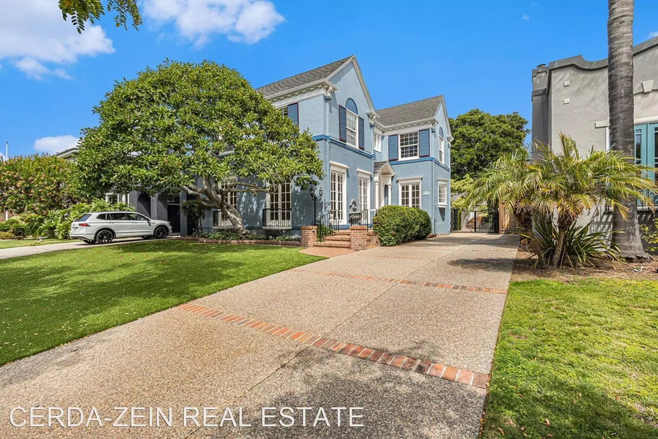 1320 Bay St photo 3