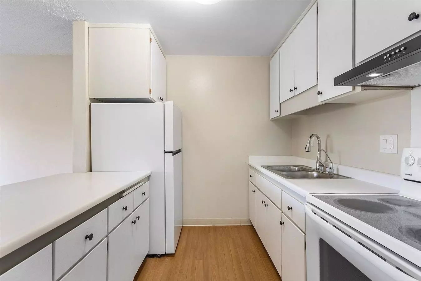 1327 Webster St. #B300 Rentals photo 4