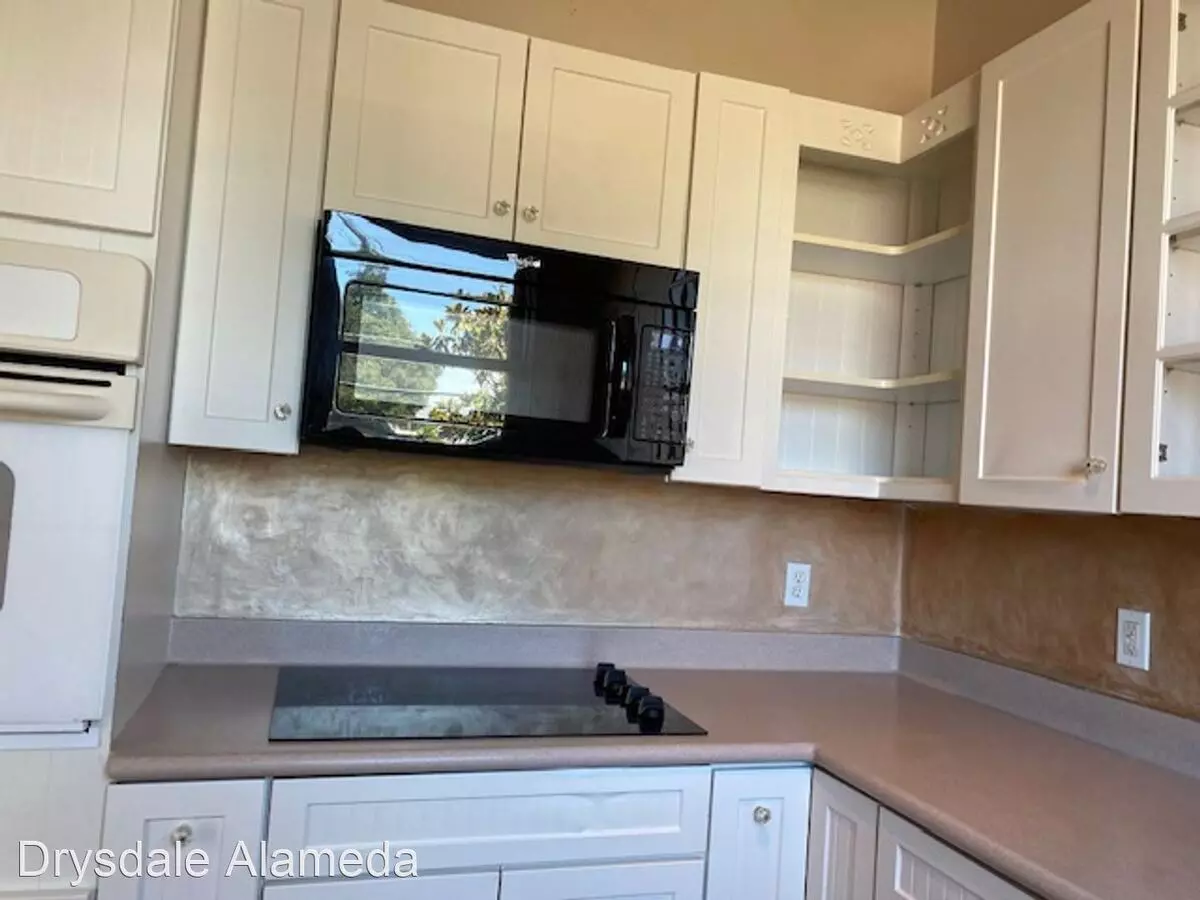 1402 Santa Clara Avenue Upper, Alameda, CA 94501 photo 3